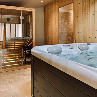 Espace bien-être à La Clef des Champs 61, avec son Sauna traditionnel et son Spa.