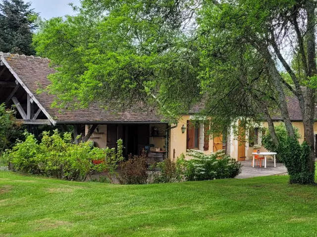 Longère isolée en pleine campagne à proximité de Bellême dans le Perche
